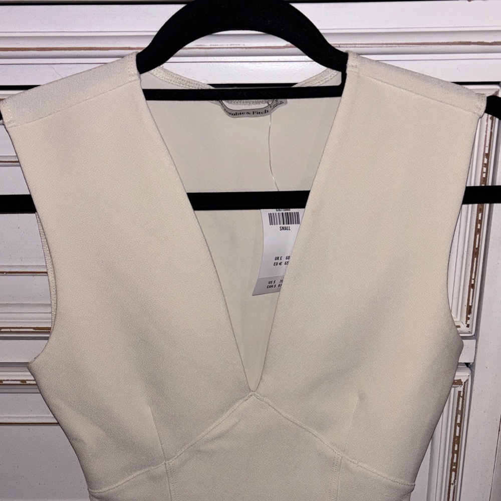 NWT Abercrombie & Fitch Crepe Plunge Bodysuit in CREAM 🍦 - Picture 7 of 12